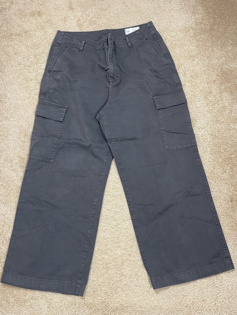 GAP Women's Loose Khaki Cargo Pants in Charcoal